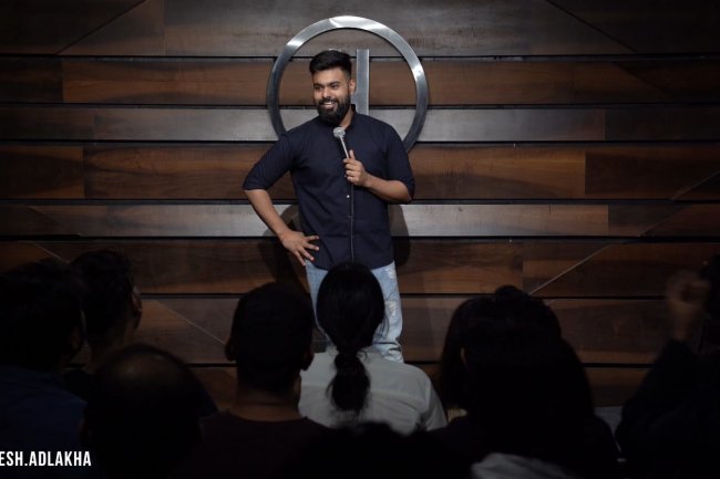 Rakesh Addlakha – Inspiring journey of a self-made stand-up comedian that is moving the audience with his exceptional art form of stand-up