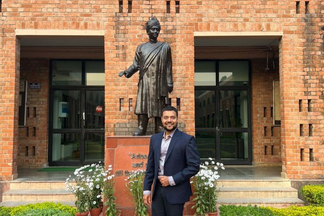 HOW DID GARVIT CHAHARIA BECOME THE TOP FINANCIAL ADVISOR IN VARANASI?