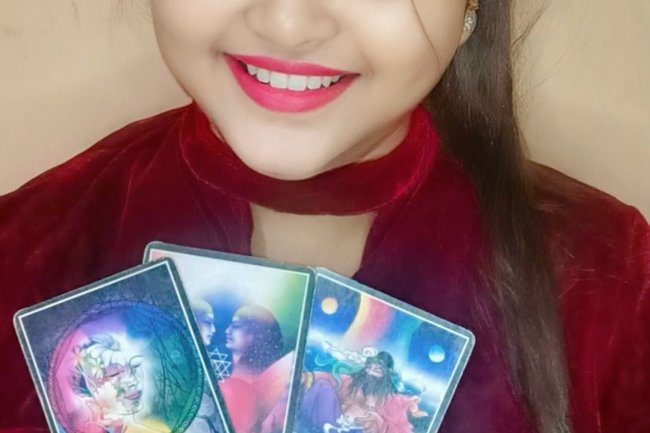 Reflect on the Personalised Tarot Readings of Kolkata-Based Tarot Reader Mousumi Karmakar to Gain Clarity and Happiness in Life.