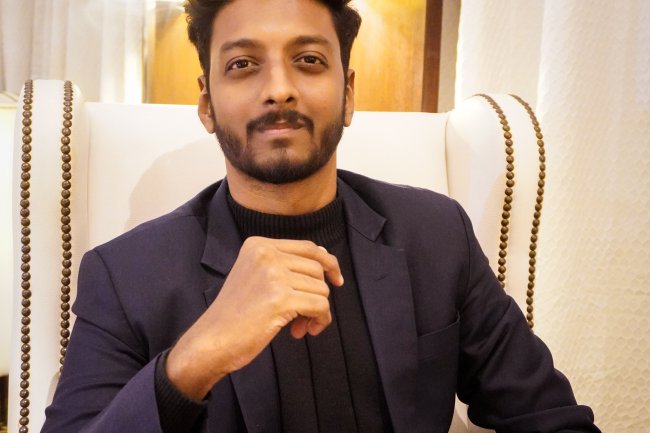 "Sharvil Arolkar, the foremost authority on life and relationship guidance, provides effective NLP and human psychology techniques to strengthen relationships and mental fortitude"