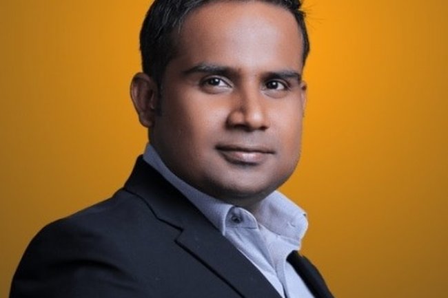 70% iPhones in India are sold on EMI, they can’t afford yet they buy to impress girls, this is a liability” says Sagar Sinha