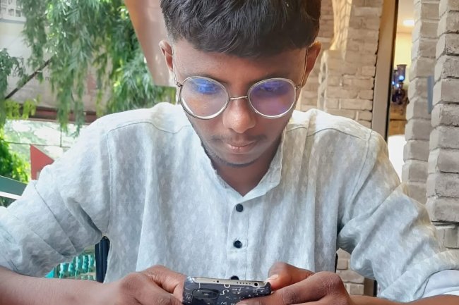 A Rising Star in the World of Science: The Extraordinary Journey of a 23-Year-Old Researcher